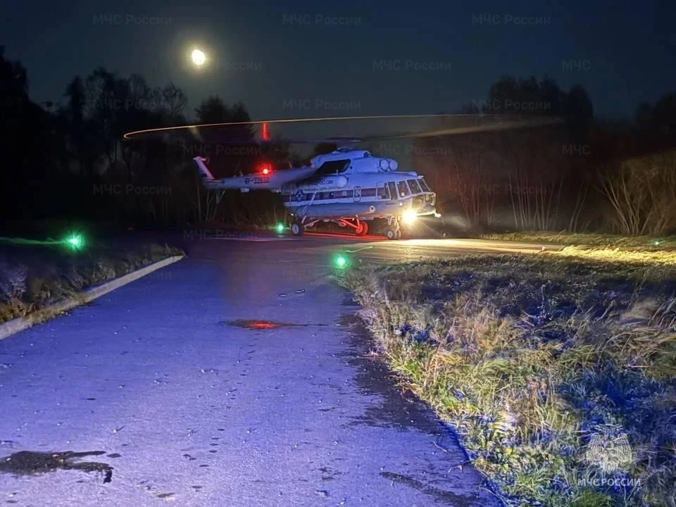 Экипаж вертолета Ми-8 доставил пациентку в областную столицу. Фото: МЧС Тверской области.