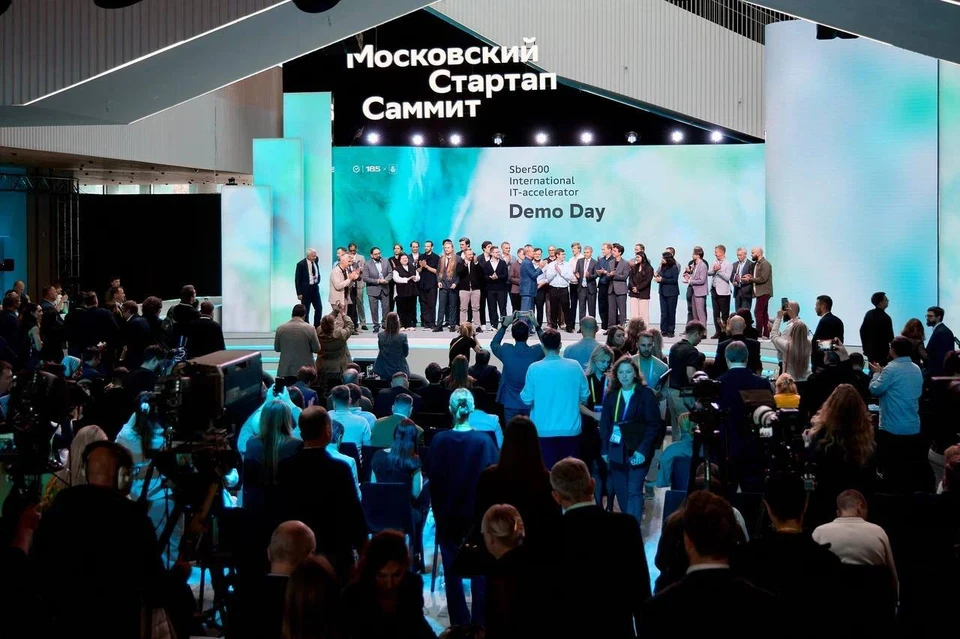 Свои решения инвесторам и экспертам представили 25 стартапов из России, Индии и Южной Кореи / Фото: пресс-служба Сбера