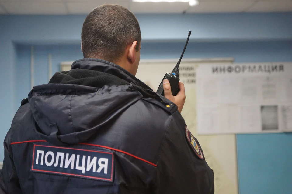 Стражи правопорядка устанавливают остальных участников мошеннической схемы.