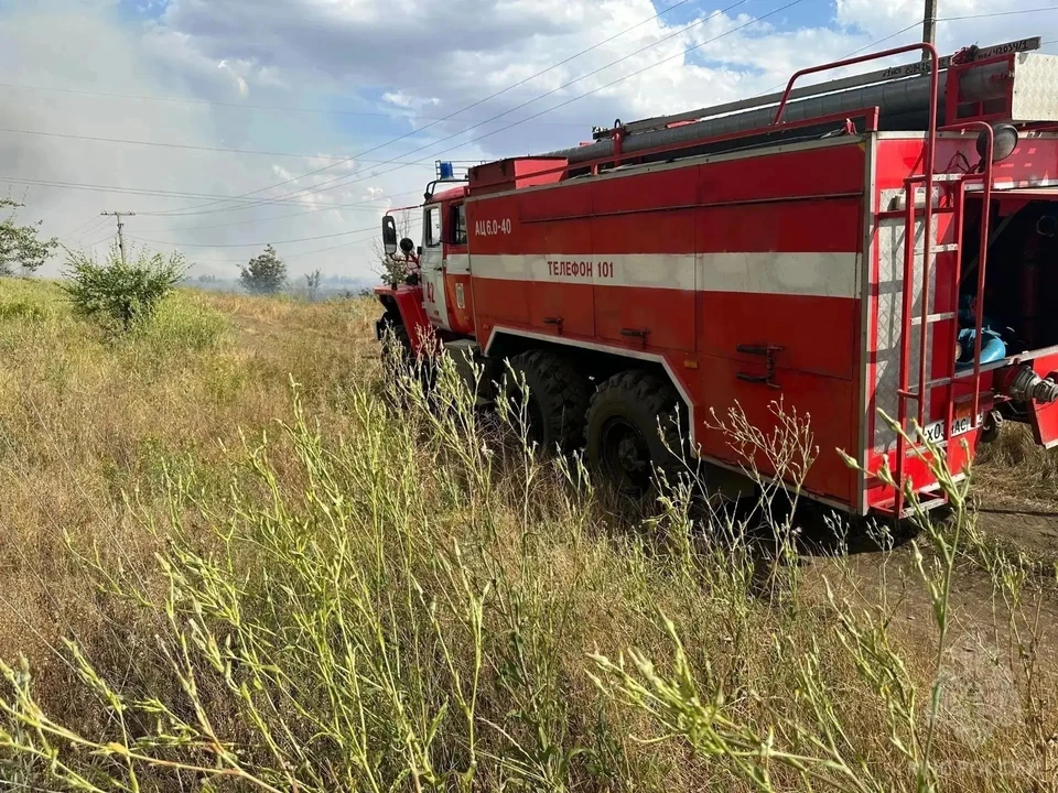 В ЛНР за прошедшие сутки ликвидировано 18 пожаров, один человек погиб. ФОТО: МЧС России