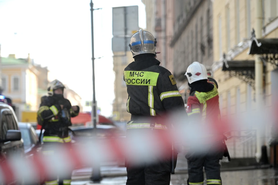 Ребенок погиб, двое взрослых пострадали при пожаре в Петербурге