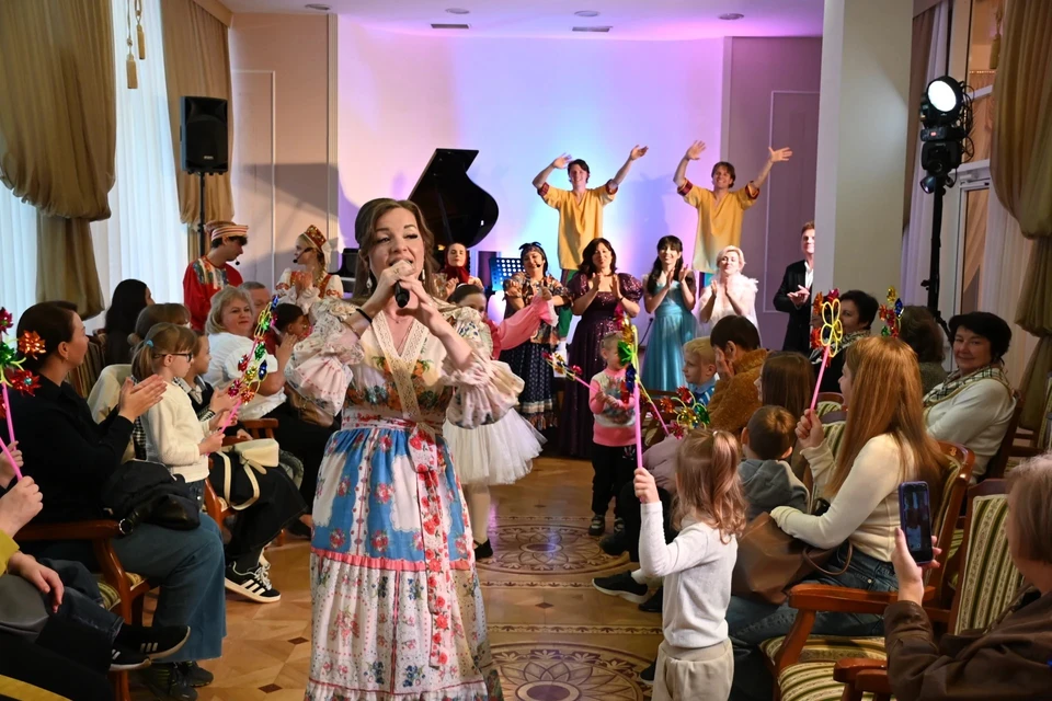 «Сказки русского двора» покорили юных зрителей Луганской филармонии. ФОТО: Минкультуры ЛНР