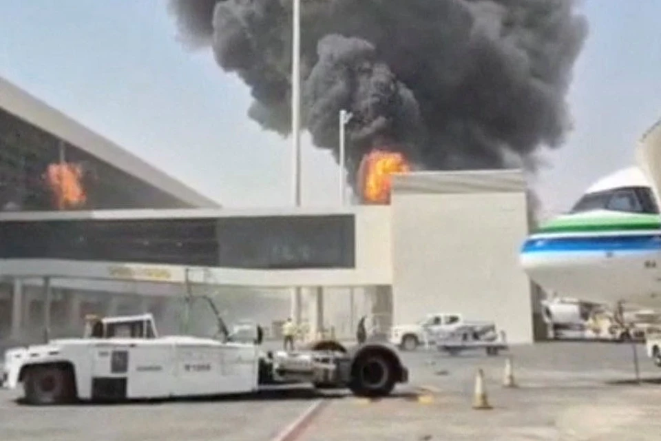 В аэропорту Эр-Рияда загорелся самолет авиакомпании Saudi Arabian Airlines.