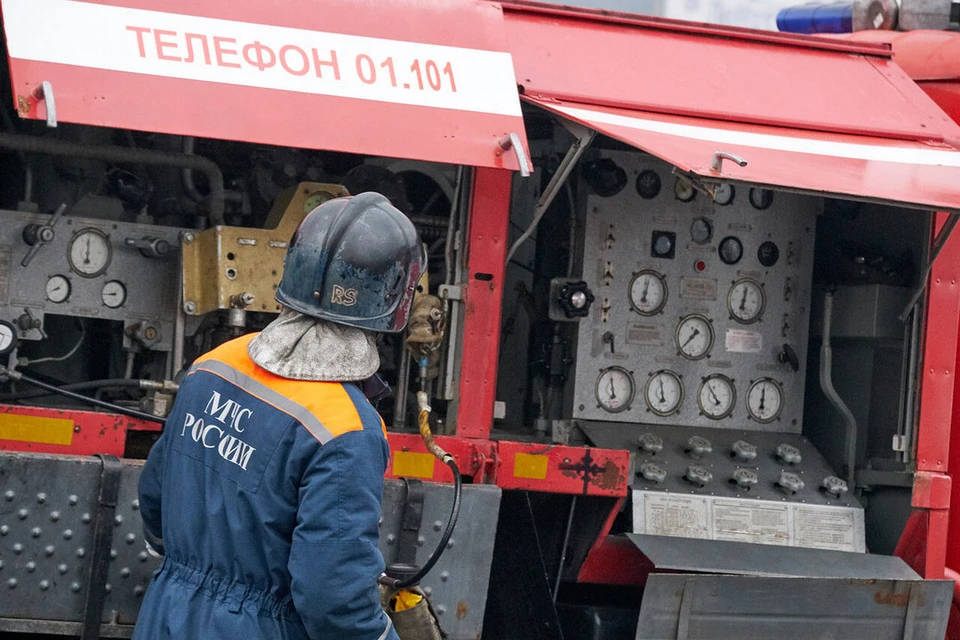 Пожар повредил мебель в квартире.