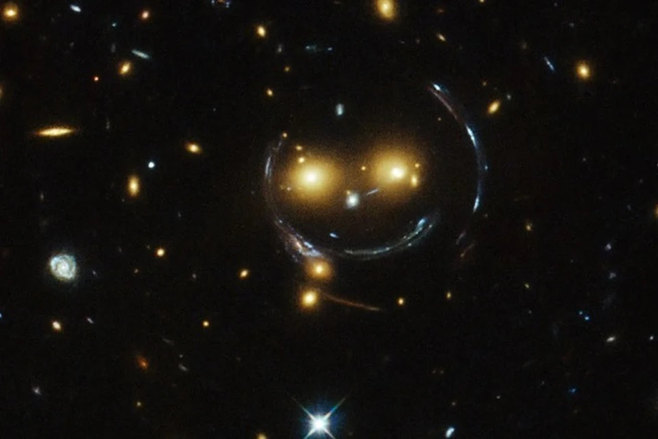 Смайлик послан с расстояния в несколько миллиардов световых лет. Фото: NASA.