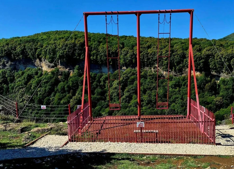 В Каменномостском расследуют ЧП на нелегальных аттракционах у обрыва. Фото: пресс-службы прокуратуры по Адыгее