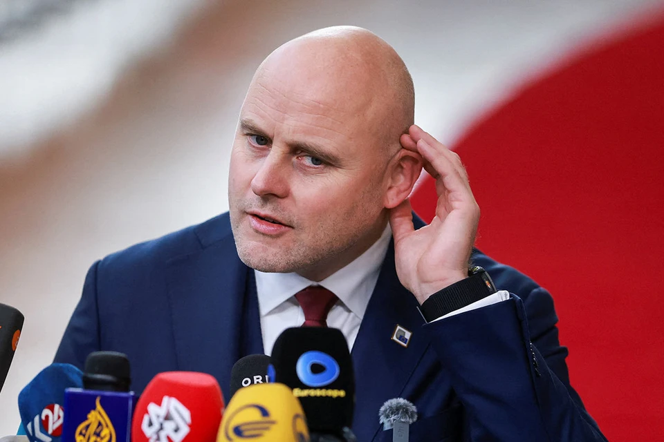 Премьер-министр Латвии Андрис Кулбергс уже выдал свой рецепт спасения Украины.
