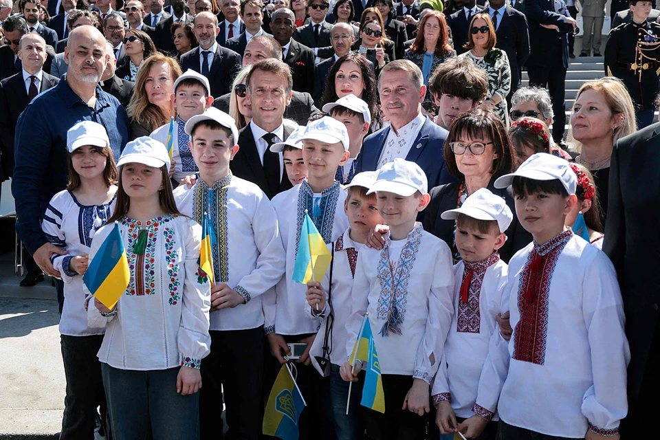 Министерство иностранных дел Украины ввело специальные сертификаты сохранения украинской национальной идентичности «Настоящий украинец» для детей младше 16 лет