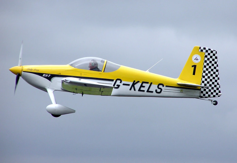 Двухместный спортивный самолет Van's RV-7A