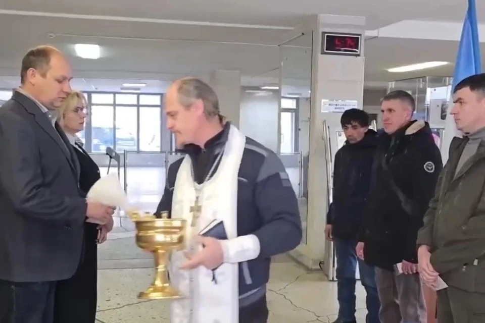 Трое жителей Братска подписали контракт с Минобороны и отправились в зону СВО. Фото: канал МАХ мэра Братска Александра Дубровина.