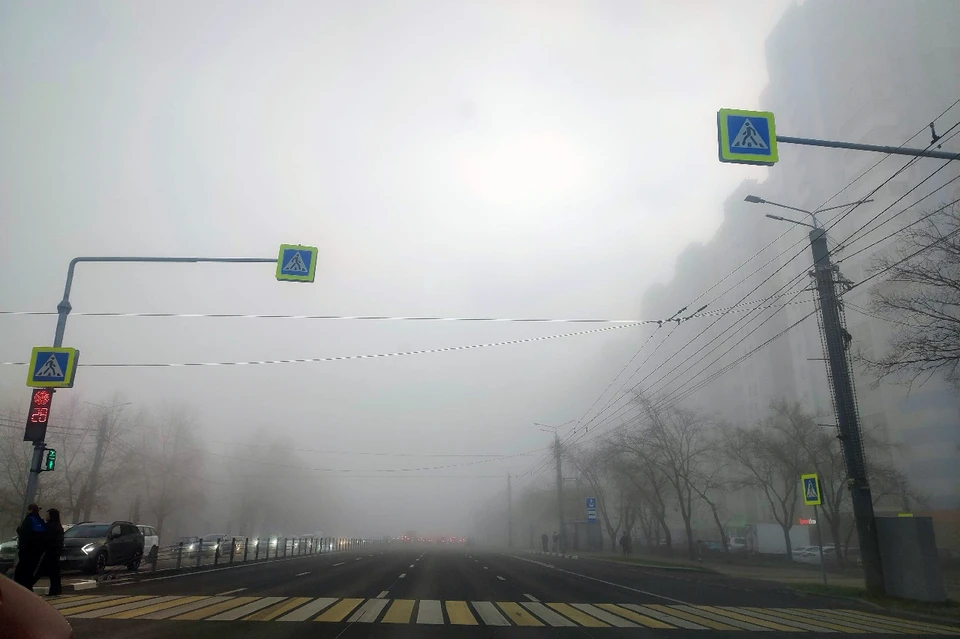 Очертания улиц скрылись в тумане