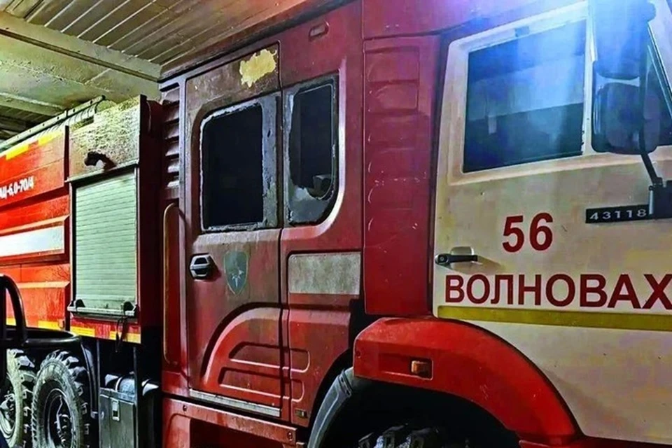 В ДНР из-за атаки БПЛА ВСУ пострадал сотрудник МЧС, повреждена автоцистерна. Фото: МЧС России по ДНР