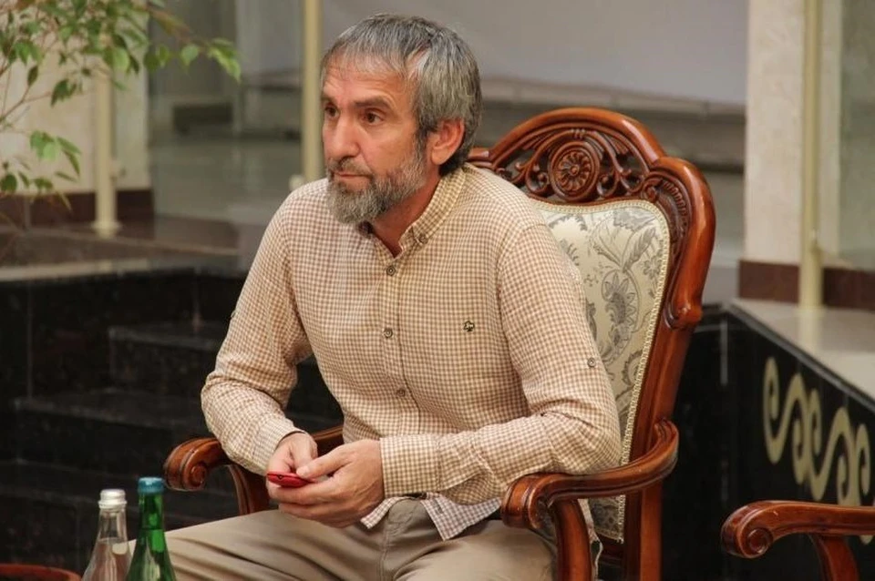 Чеченский поэт Асламбек Тугузов написал поэму по мотивам пушкинского «Тазита». Фото: предоставлено Замирой Дагиевой