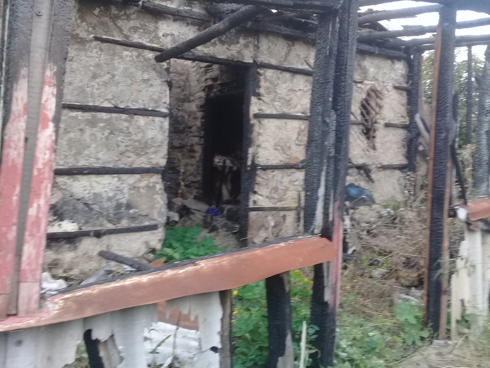 В селе Почаево Грайворонского округа при взрыве двух БпЛА повреждены два частных дома, один из которых сгорел.