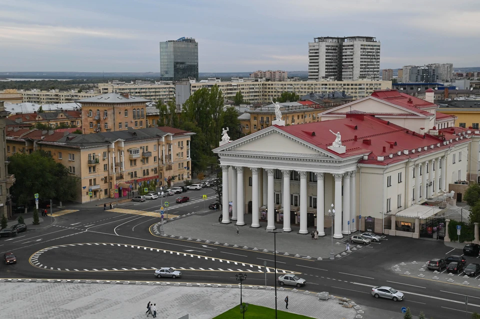 Волгоградцев просят зайти в здания или укрытия.
