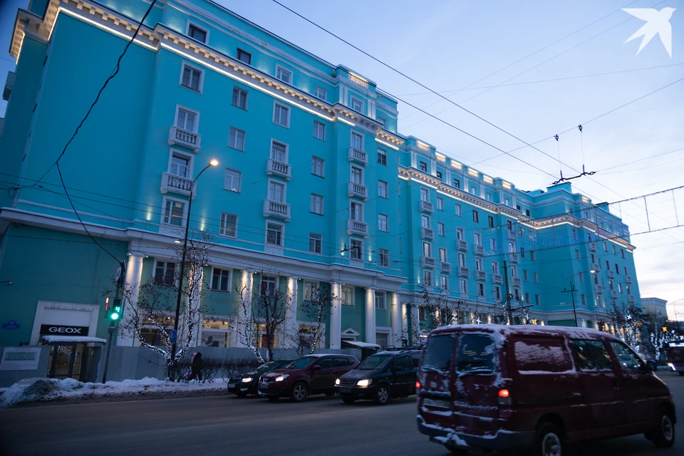 Отмечается, что архитектурно-художественная подсветка меняет облик городов, делая их светлее и уютнее.