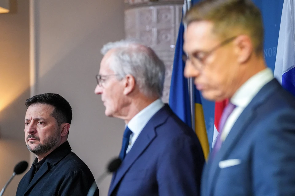 Президент Финляндии Александр Стубб (справа) и премьер Норвегии Йонас Гар Стёре (в центре) почуяли конец Зеленского