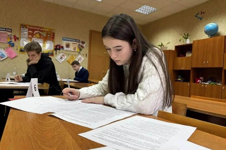 Более 200 тысяч работ написали школьники ДНР на Всероссийской олимпиаде. Фото: ТГ/Толстыкина