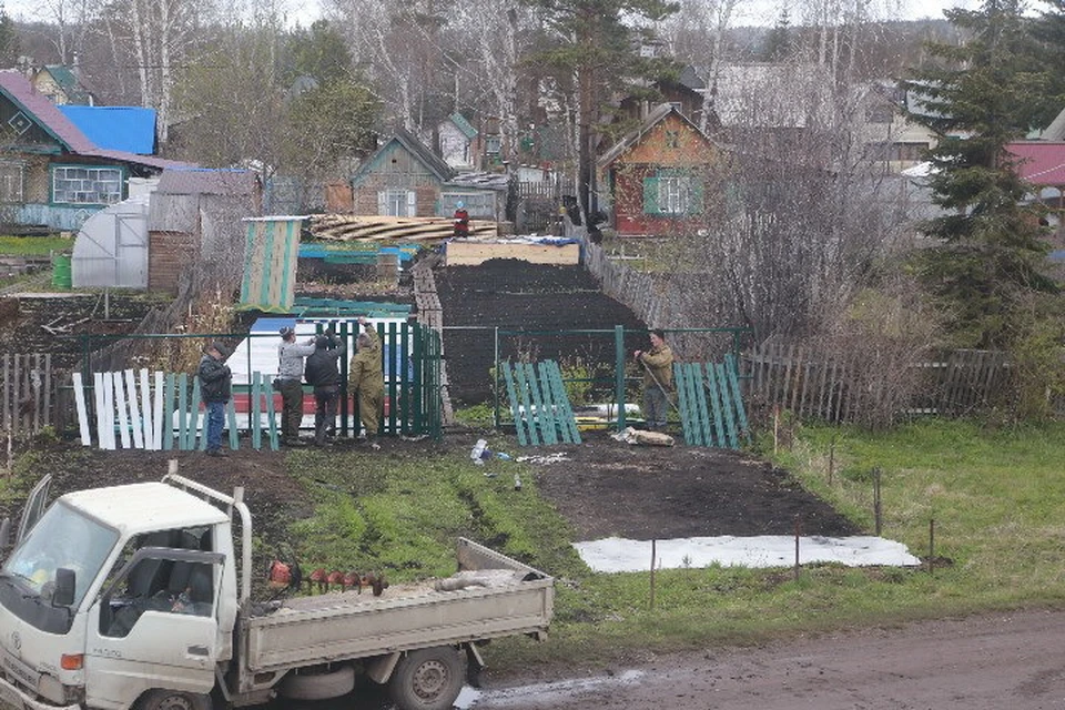 Владельцы земельных участков иногда замечают, что границы их участков ясно обозначены в документах, но на местности никак не обозначены