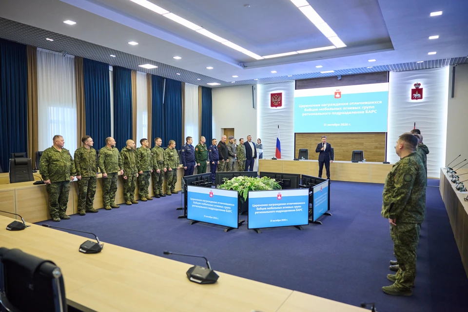 За вклад в защиту воздушного пространства особо отличившимся бойцам были вручены благодарственные письма губернатора.