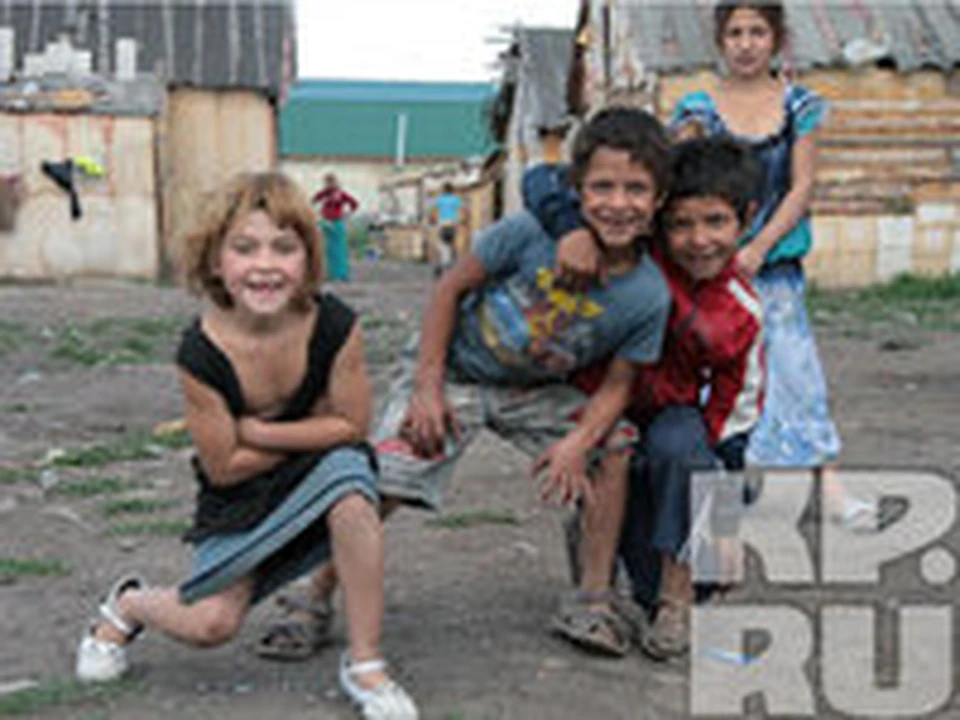 Маленький цыган. Цыганские дети мальчики. Мальчик цыган. Маленькая цыганка. Цыганские дети видео.