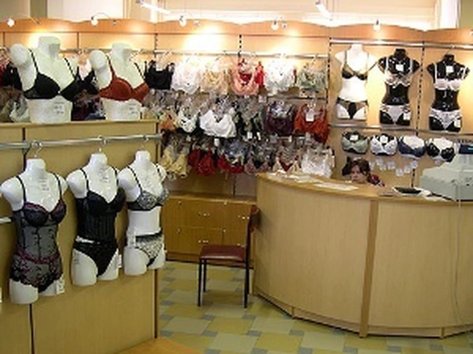 бизнес магазин белья. бизнес магазин белья. оборудование для торговли нижним бельем. бутик женского нижнего белья. маленький отдел нижнего белья.