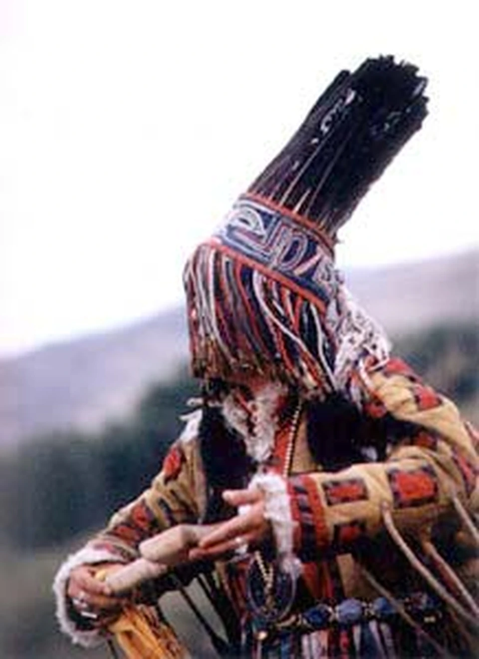 Только шаман может вызывать духов своих предков.