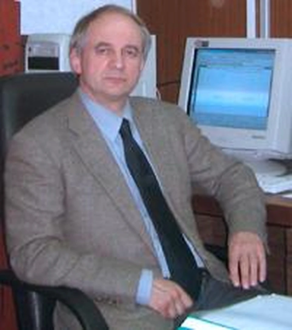 Профессор Владимир Сухомлин.