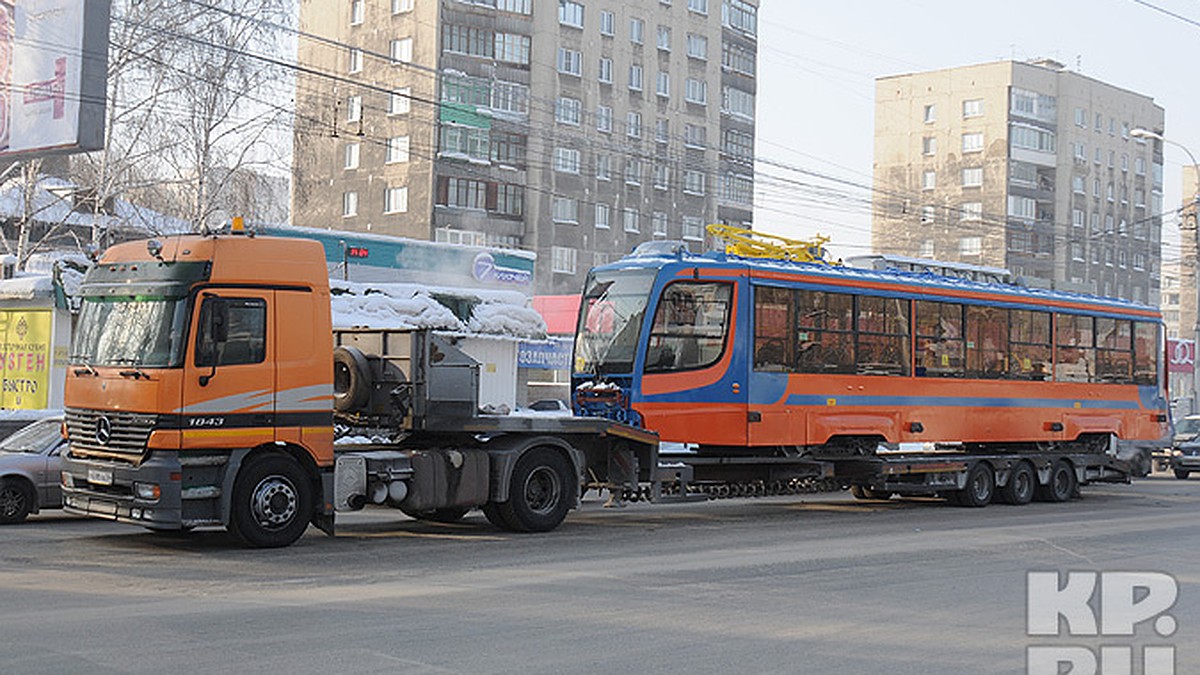 В Новосибирске по Коммунальному мосту поехал трамвай… - KP.RU