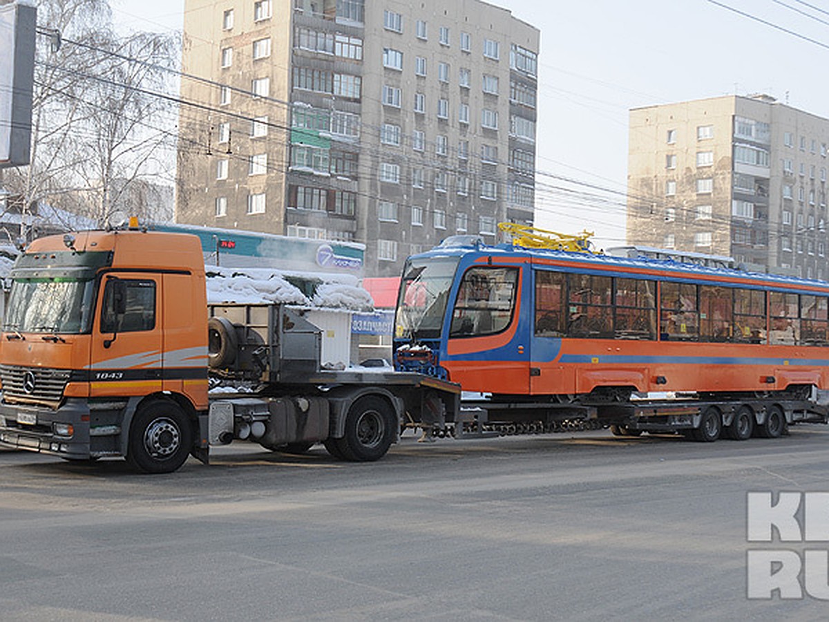 В Новосибирске по Коммунальному мосту поехал трамвай… - KP.RU