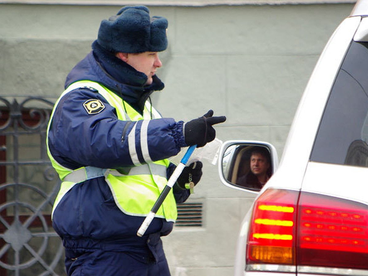 В Саратове гаишников оштрафовали, когда ролик с их нарушениями попал в  Интернет - KP.RU