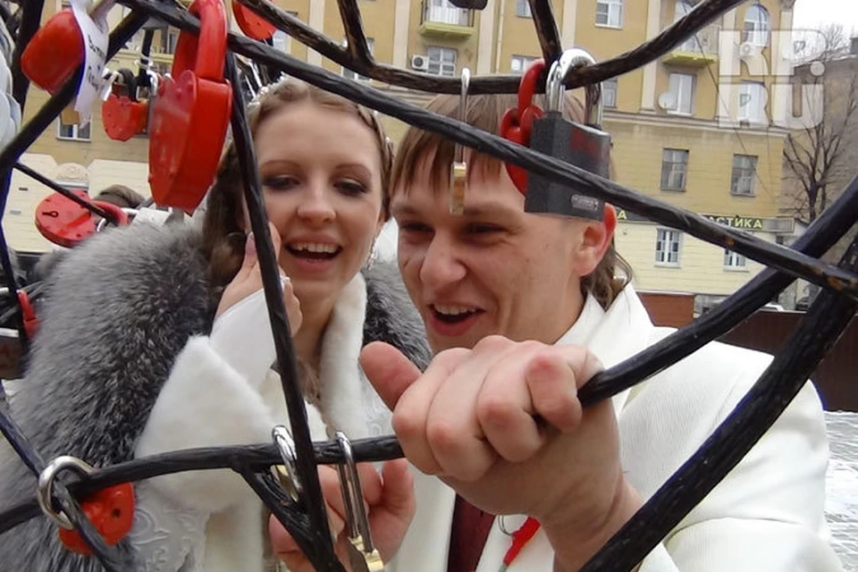 Настоящий свадебный бум был в день магического сочетания шести единиц – 11.11.11 в Воронеже свои отношения узаконили 234 пары.