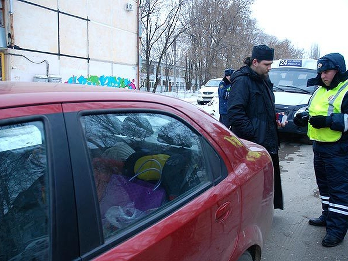 В Самаре поймали батюшку, который вез ребенка непристегнутым - KP.RU