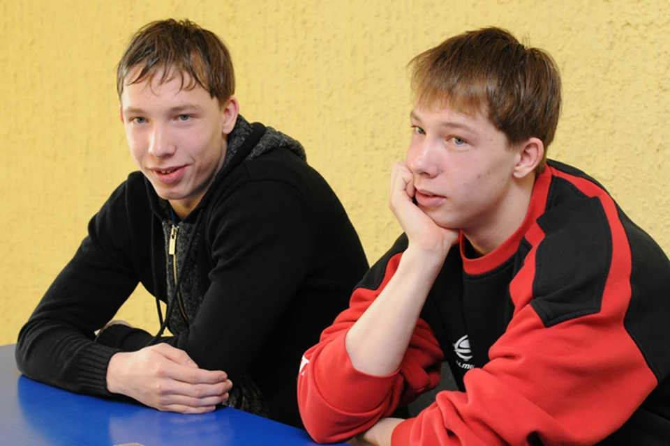 У Вячеслава (слева) и Владислава есть еще три старших брата. Но они не близнецы.