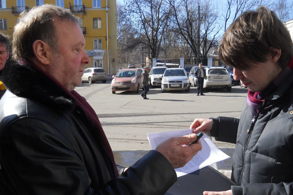 Свой первый приказ Владимру Боярскому пришлось подписывать на улице