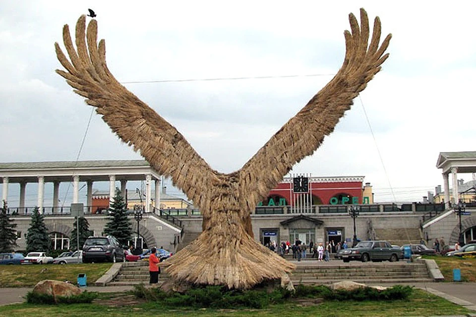 Орел на вокзале в городе орле