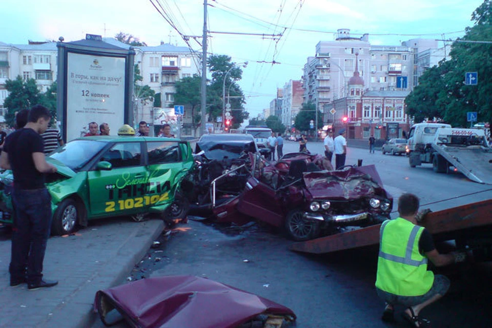 Страшная авария произошла поздней ночью 10 июня прошлого года на Большой Садовой