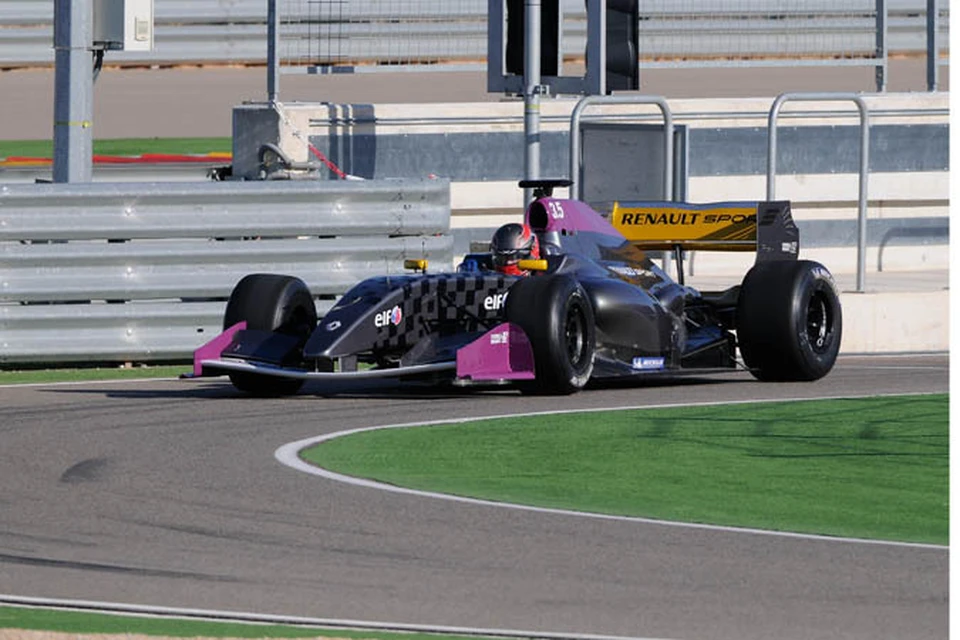 Сама 3 5. Formula Renault 3.5. Болид Renault 2002. Болид Renault 2003. Formula Renault 3.5 2012.