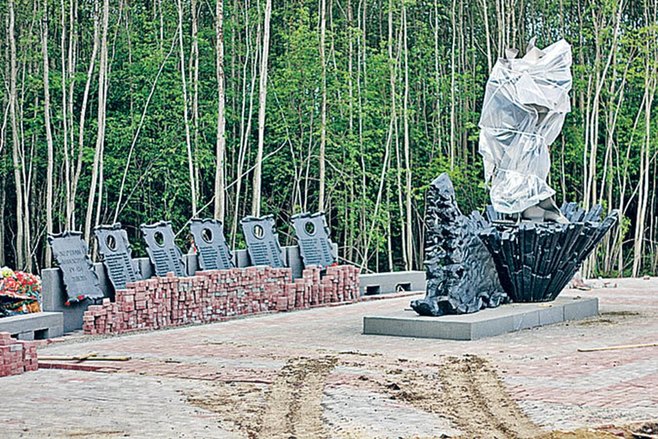 Сегодня этот памятник откроют, почтив память 47 погибших пассажиров.