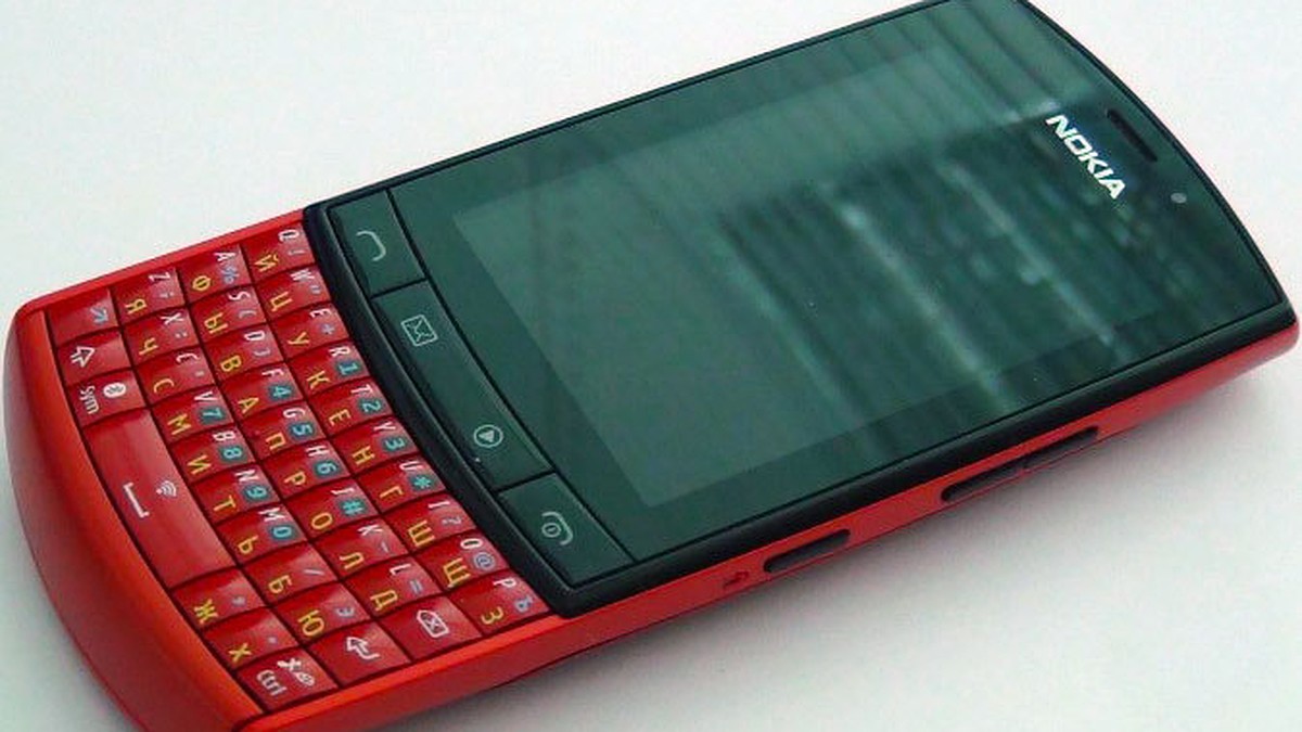 Nokia ASHA 303 - единство сенсора и клавиш - KP.RU