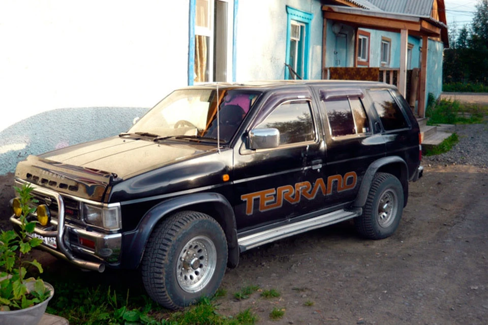 На этом автомобиле пьяные полицейские увезли мальчика к реке