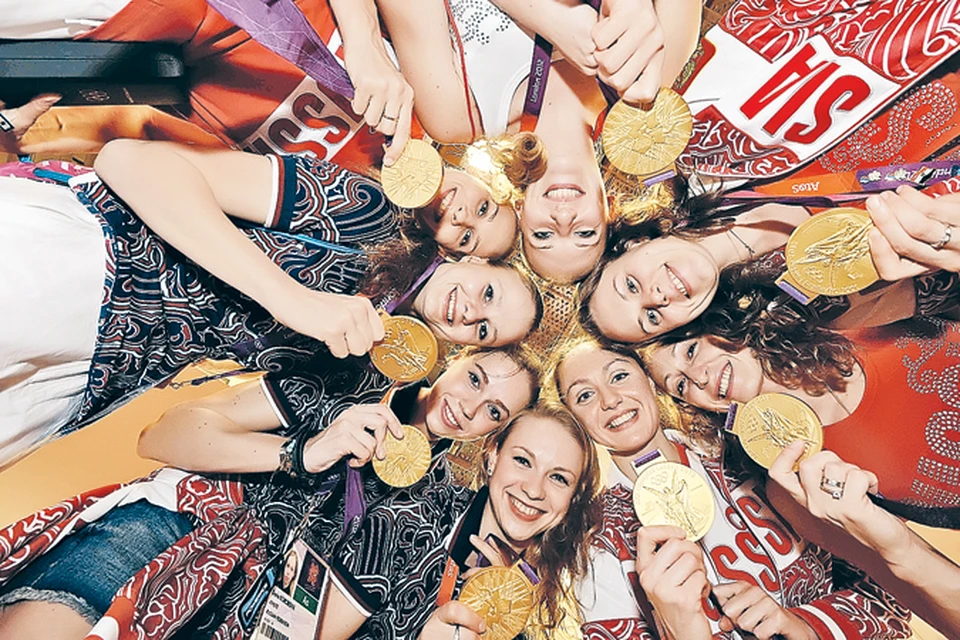 Вчера в Лондоне завершилась Олимпиада. Наши спортсмены в последние дни сделали феноменальный прорыв. На фото - «золотая» команда по синхронному плаванию.