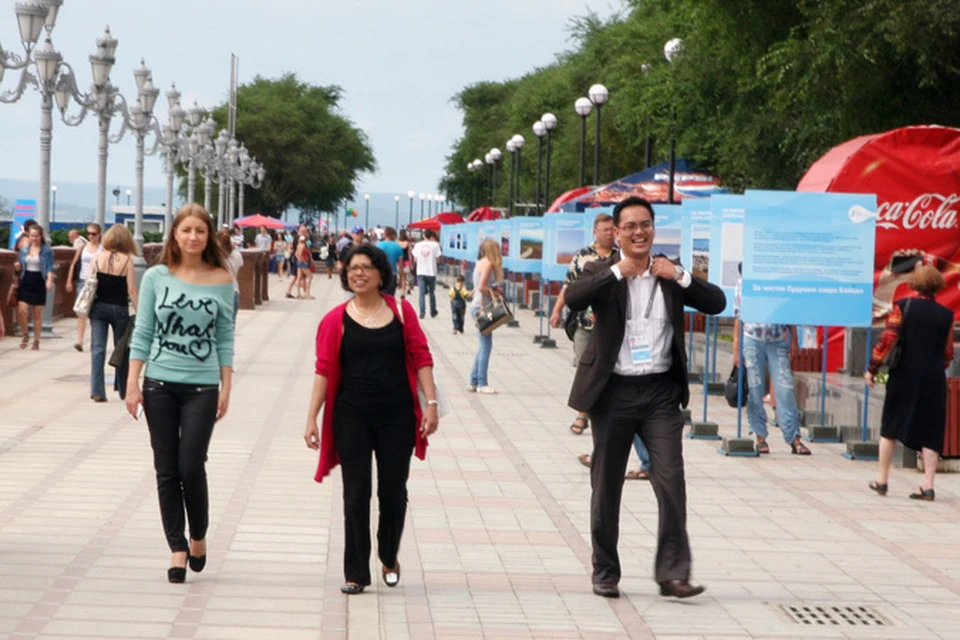 Во Владивосток на мероприятия в рамках международного форума стран АТР приехала масса иностранцев