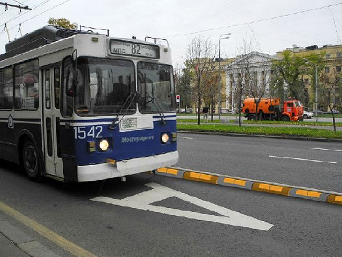 Выделенные полосы в Москве оградят бордюрами - KP.RU