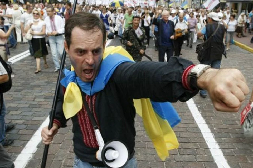 Украинские оппозиционеры готовятся «штурмовать» Верховную раду. Но не все догадываются, что ведут их опытные западные кукловоды.