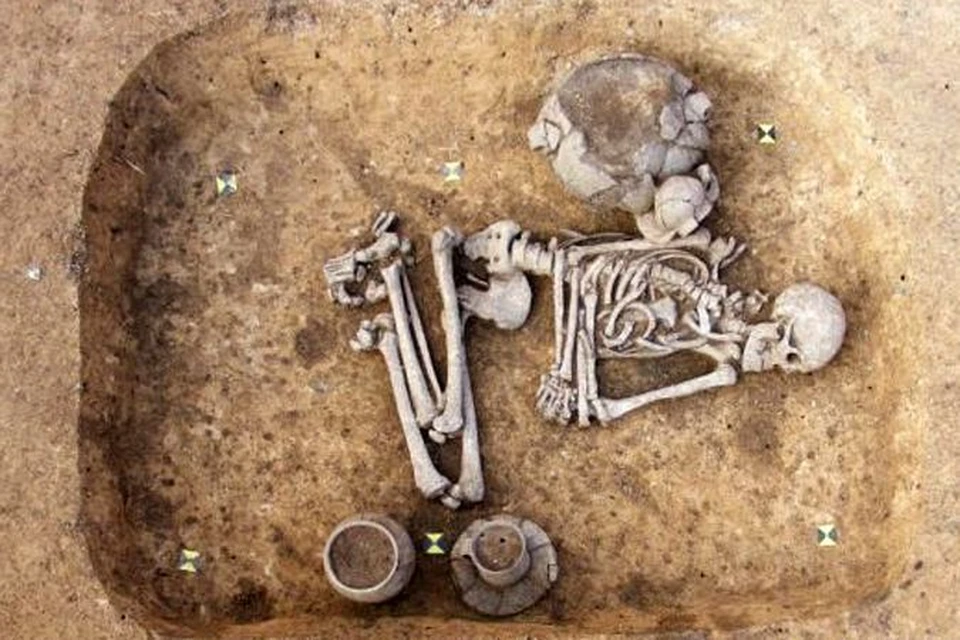 Вскрытое захоронение озадачило археологов: мужчина был погребен так, как обычно хоронили женщин.