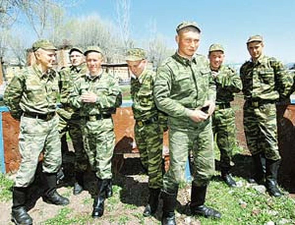 - Дембель стал на день короче, Мы в Россию очень хочИм!
