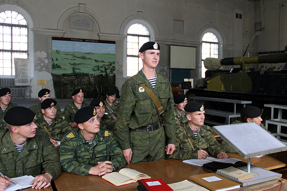 Можно военнослужащим. Военная карьера. Карьера военного в России. Карьера военнослужащего. Военный карьерный командир.