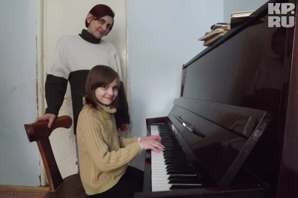 Татьяна и её дочь Аня, готовятся к конкурсу в музыкальной школе