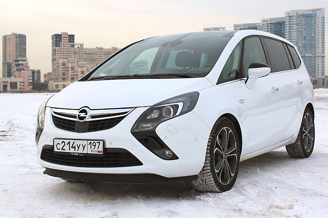 Opel Zafira Tourer.
